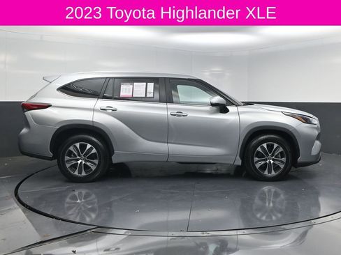 Used 2023 Toyota Highlander XLE image 4