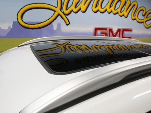Used 2023 Buick Encore GX Essence w/ Experience Buick Package FWD image 2