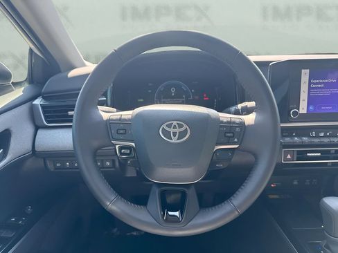 Used 2025 Toyota Camry LE w/ Convenience Package FWD image 16