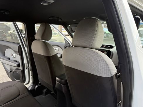 Used 2016 Kia Soul image 16
