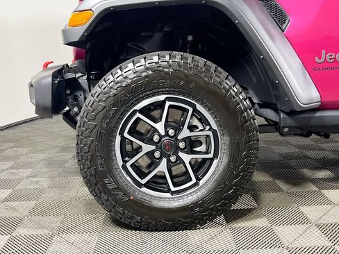 Certified 2024 Jeep Gladiator Rubicon w/ Convenience Group image 23