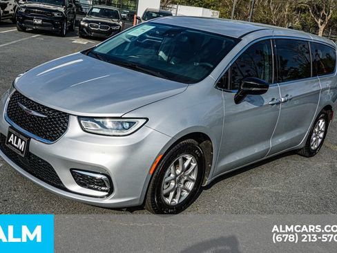 Used 2024 Chrysler Pacifica Touring-L FWD image 14