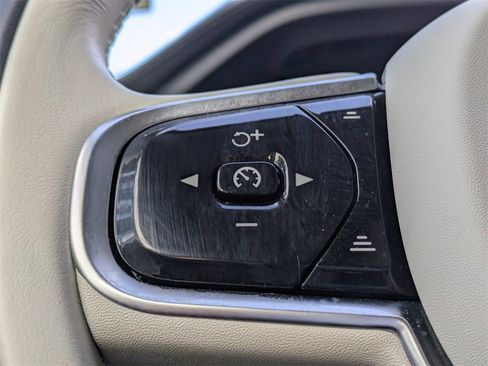 Certified 2023 Volvo XC60 B5 Ultimate w/ Protection Package Premier image 35