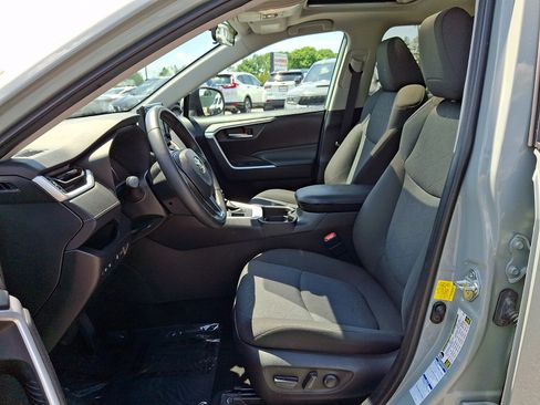 Used 2021 Toyota RAV4 XLE w/ Convenience Package AWD/4WD image 13