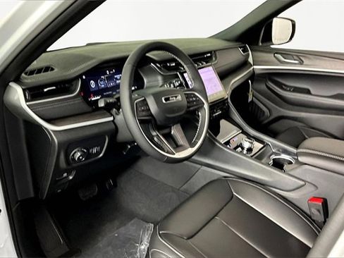 New 2025 Jeep Grand Cherokee L Limited image 8