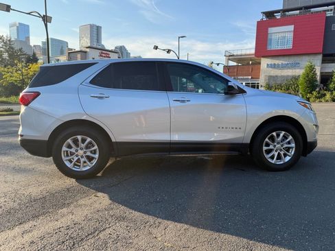 Used 2021 Chevrolet Equinox LT w/ Driver Convenience Package image 8