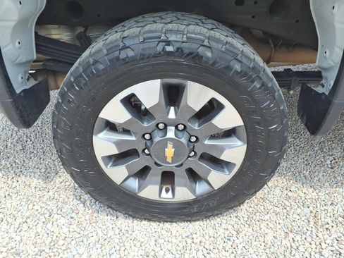 Used 2022 Chevrolet Silverado 2500 Custom w/ Custom Value Package AWD/4WD image 13