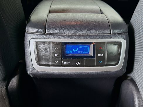 Used 2018 Toyota Highlander LE image 22