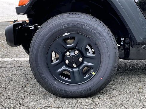 New 2026 Jeep Gladiator Sport AWD/4WD image 30