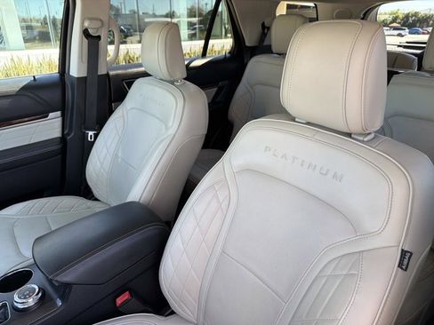 Used 2018 Ford Explorer Platinum image 14
