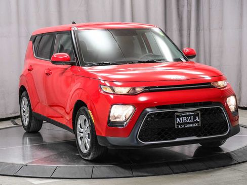 Used 2022 Kia Soul LX FWD image 5