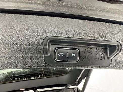 Used 2024 Ford Explorer XLT w/ Equipment Group 202A AWD/4WD image 18