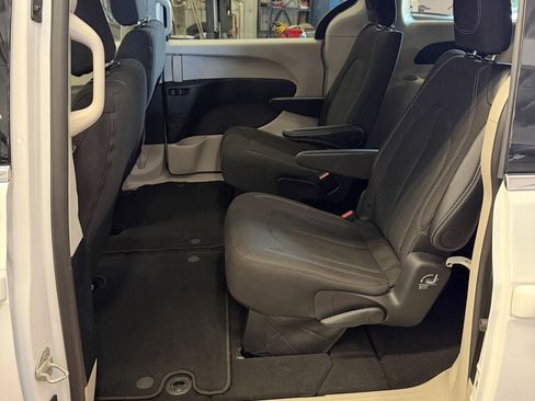 Used 2024 Chrysler Voyager LX FWD image 11