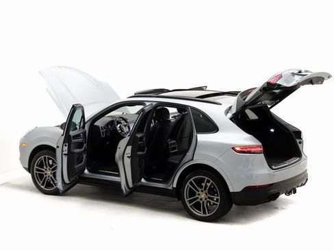 Used 2023 Porsche Cayenne image 31