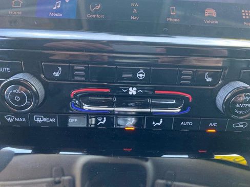 Used 2023 Jeep Grand Cherokee Limited w/ Black Appearance Package AWD/4WD image 80