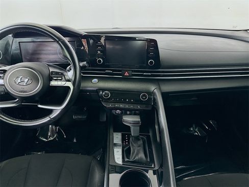 Used 2021 Hyundai Elantra SEL w/ Convenience Package image 18