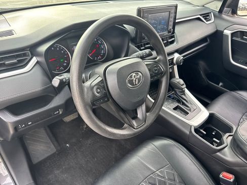 Used 2022 Toyota RAV4 XLE image 15