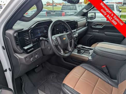 Used 2023 Chevrolet Silverado 1500 High Country w/ High Country Premium Package AWD/4WD image 13