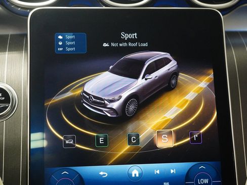 Used 2024 Mercedes-Benz GLC 300 4MATIC image 23