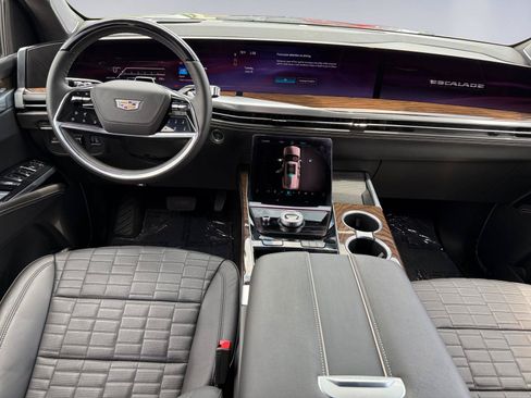 Used 2025 Cadillac Escalade Sport Platinum w/ LPO, Floor Liner Package AWD/4WD image 17
