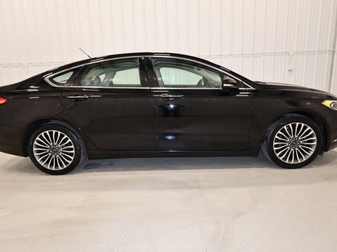 Certified 2017 Ford Fusion SE w/ Fusion SE Technology Package image 2