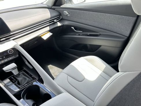 New 2025 Hyundai Elantra Limited image 6