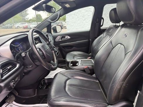 Used 2019 Chrysler Pacifica Touring-L Plus w/ Advanced Safetytec Group FWD image 12
