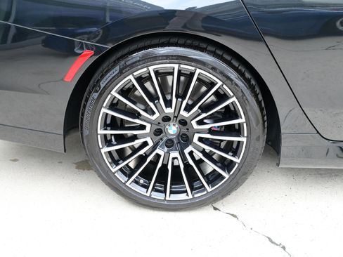Used 2025 BMW 760i xDrive w/ Autobahn Package AWD/4WD image 11