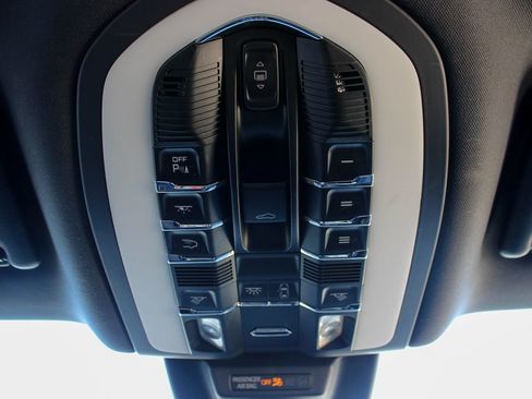 Used 2020 Porsche Macan AWD/4WD image 50