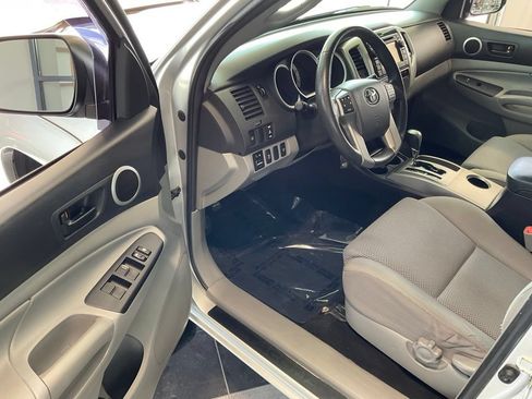Used 2013 Toyota Tacoma 4x4 Double Cab w/ TRD Sport Pkg image 9