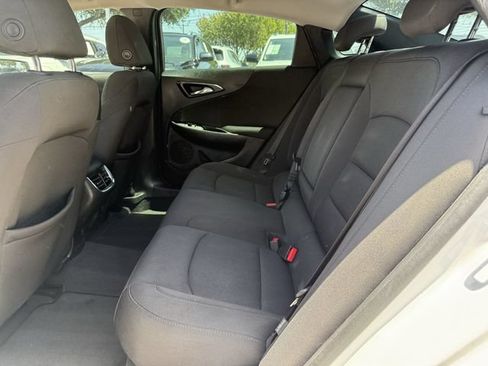 Used 2018 Chevrolet Malibu LT FWD image 24