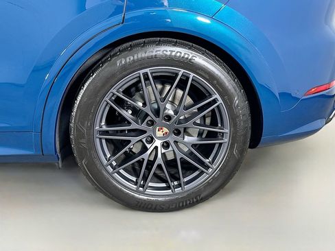 New 2025 Porsche Cayenne GTS image 32