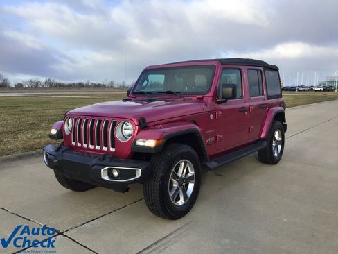 Used 2022 Jeep Wrangler Unlimited Sahara w/ Cold Weather Group image 9