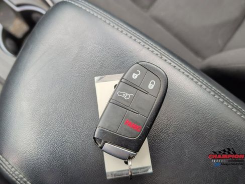 Used 2021 Dodge Durango SXT image 31