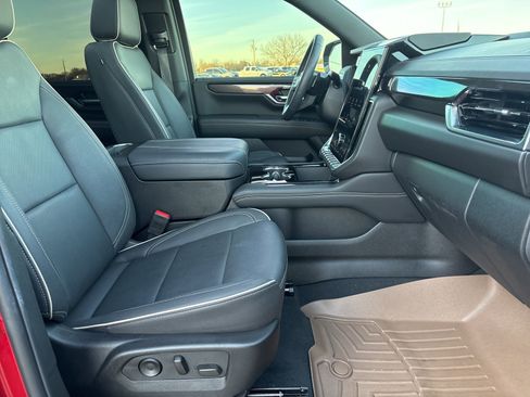 Certified 2025 GMC Yukon XL Elevation image 17