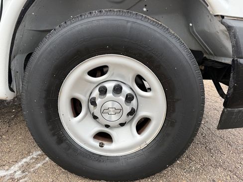 Used 2019 Chevrolet Express 2500 w/ Driver Convenience Package image 41