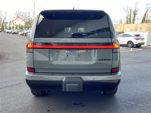 Used 2024 Lexus GX 550 image 4