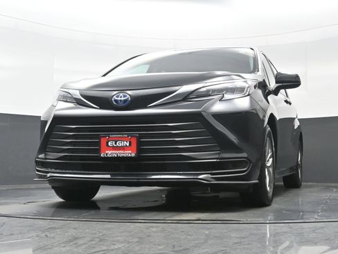 Used 2024 Toyota Sienna LE image 27