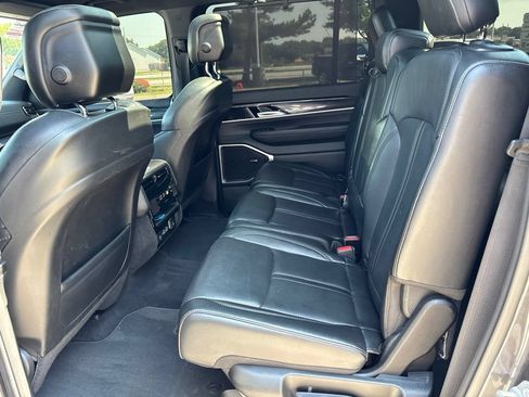 Used 2023 Jeep Wagoneer L 4WD w/ Premium Group I image 42