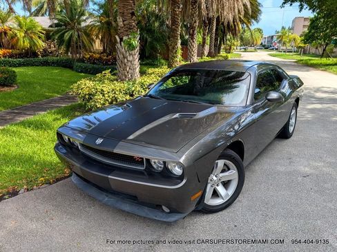 Used 2009 Dodge Challenger R/T image 4