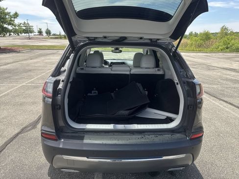 Used 2019 Jeep Cherokee Limited w/ Luxury Group FWD image 30