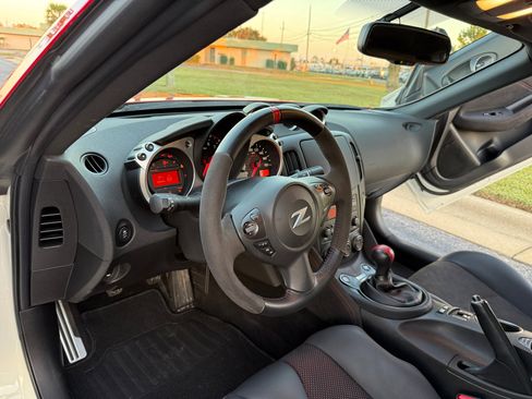 Used 2020 Nissan 370Z Coupe image 29