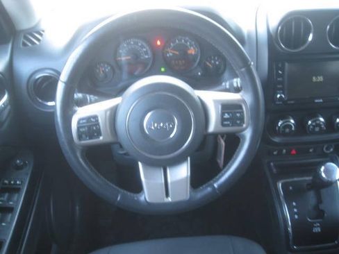 Used 2016 Jeep Patriot Latitude AWD/4WD image 14