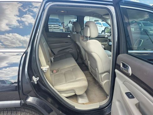 Used 2012 Jeep Grand Cherokee Laredo RWD image 12