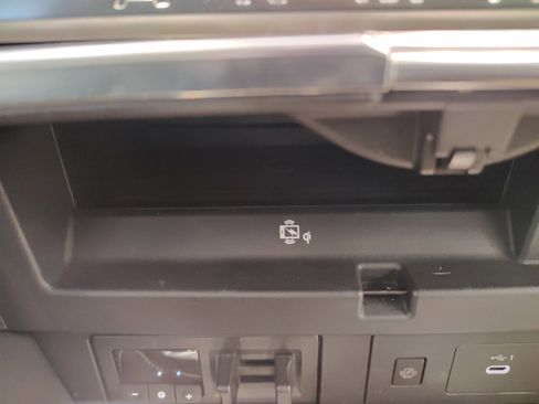 Used 2024 Nissan Armada Platinum w/ Captain's Chairs Package image 39