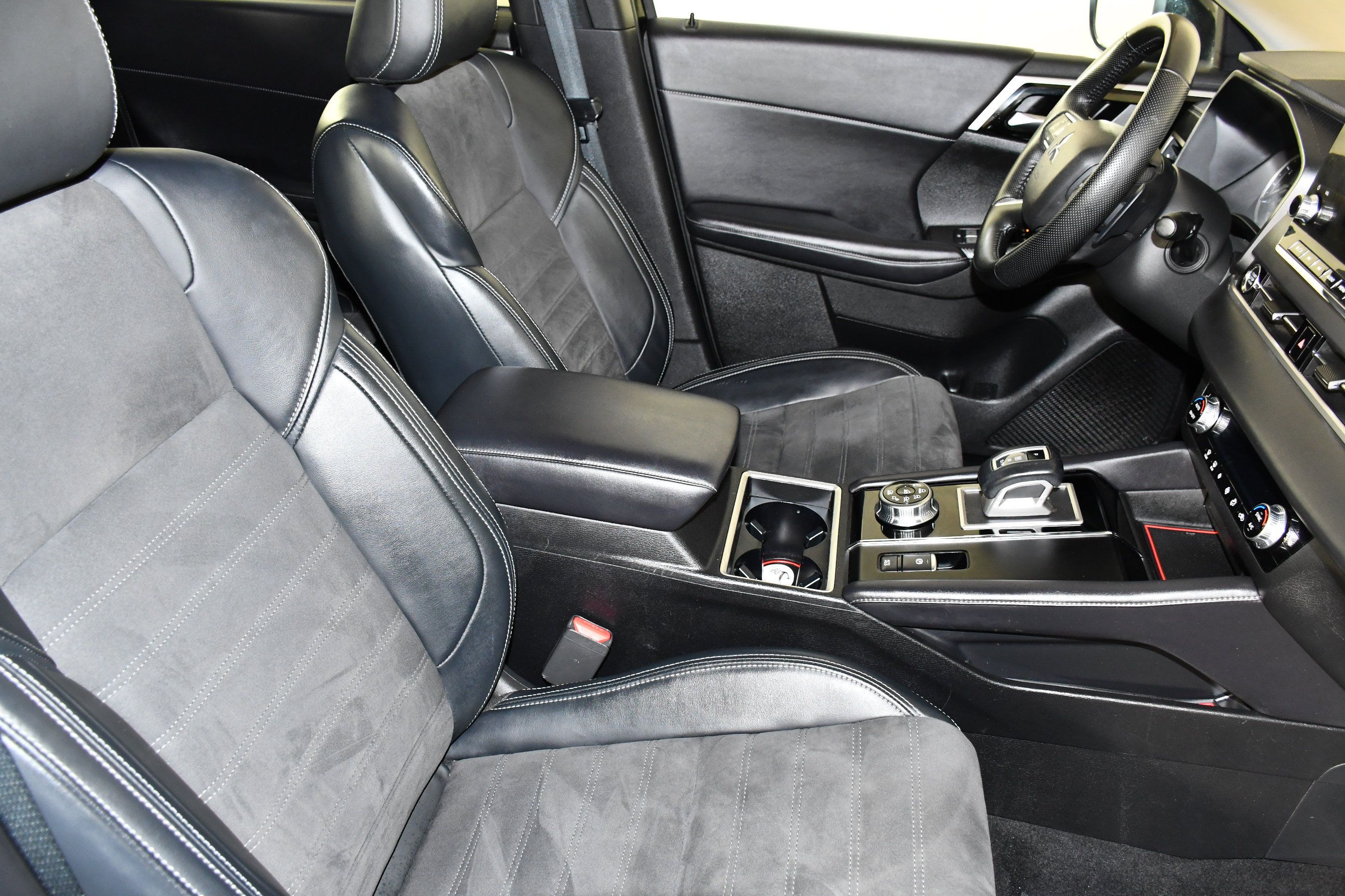 Used 2023 Mitsubishi Outlander SE AWD/4WD image 42