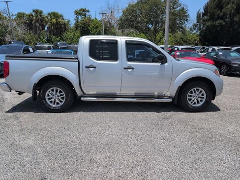 Used 2017 Nissan Frontier SV w/ SV Value Truck Package RWD image 2