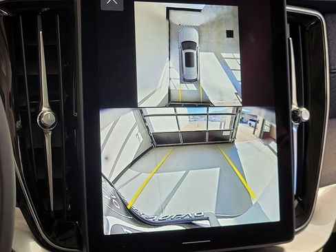 New 2026 Volvo XC90 B6 Ultra w/ Protection Package Premier AWD/4WD image 17