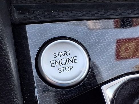 Certified 2025 Volkswagen Taos SE FWD image 24