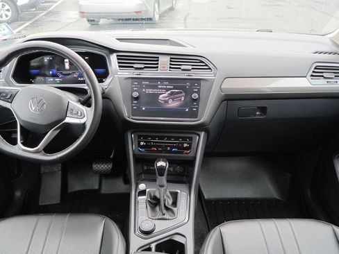 Used 2024 Volkswagen Tiguan SE AWD/4WD image 21